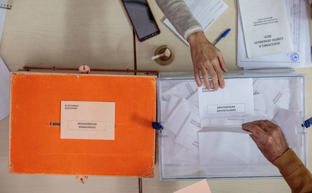 Los colegios electorales de Cantabria permanecerán abiertos hasta las 20 horas. Los colegios electorales de Cantabria permanecerán abiertos hasta las 20 horas.