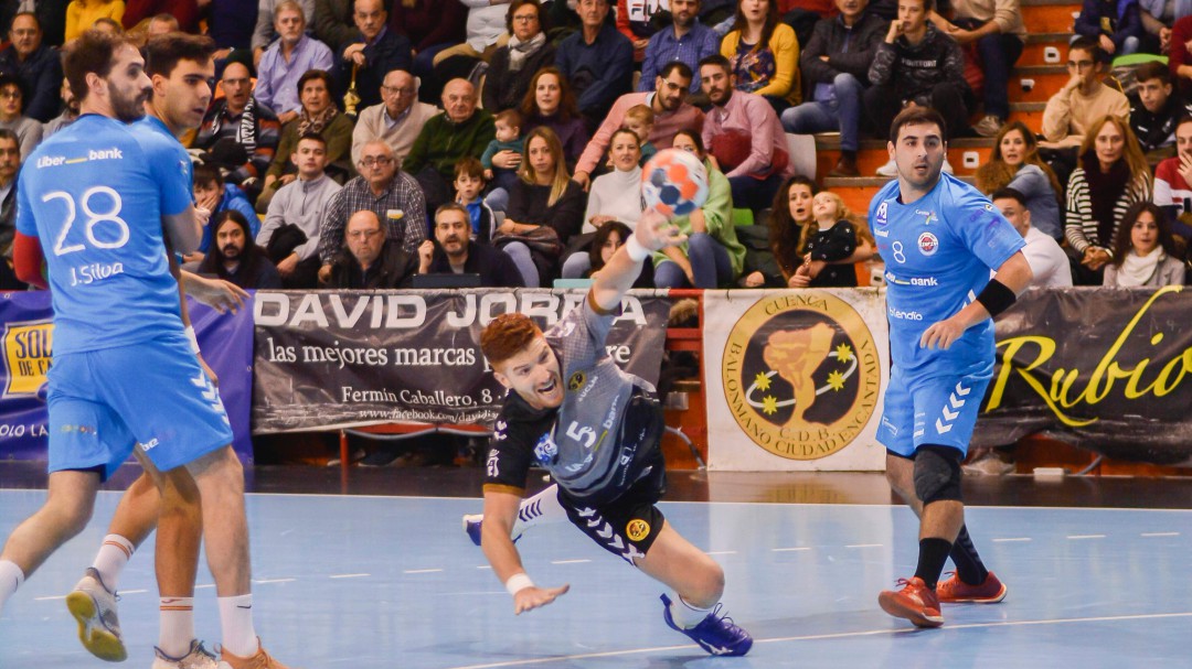 Un mal partido lleva al Liberbank Cuenca a encajar su primera derrota en casa