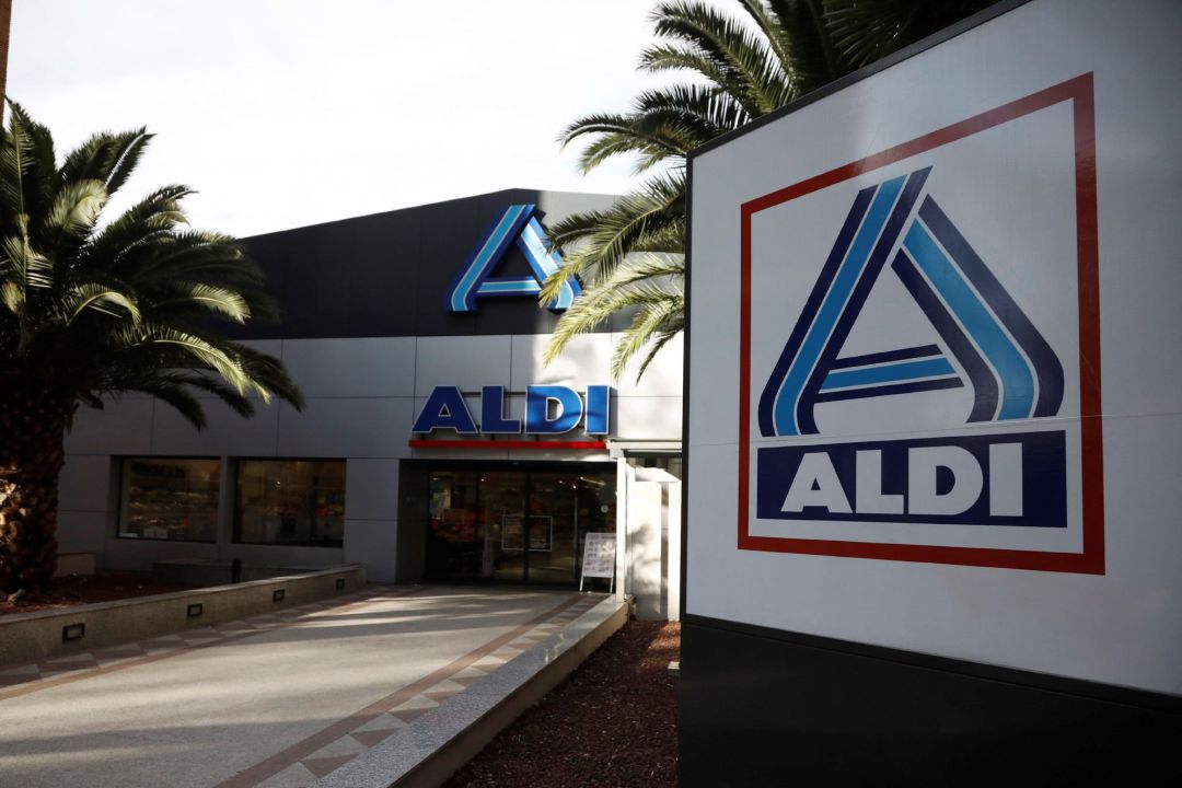 Fachada de un supermercado Aldi en Madrid. Fachada de un supermercado Aldi en Madrid.