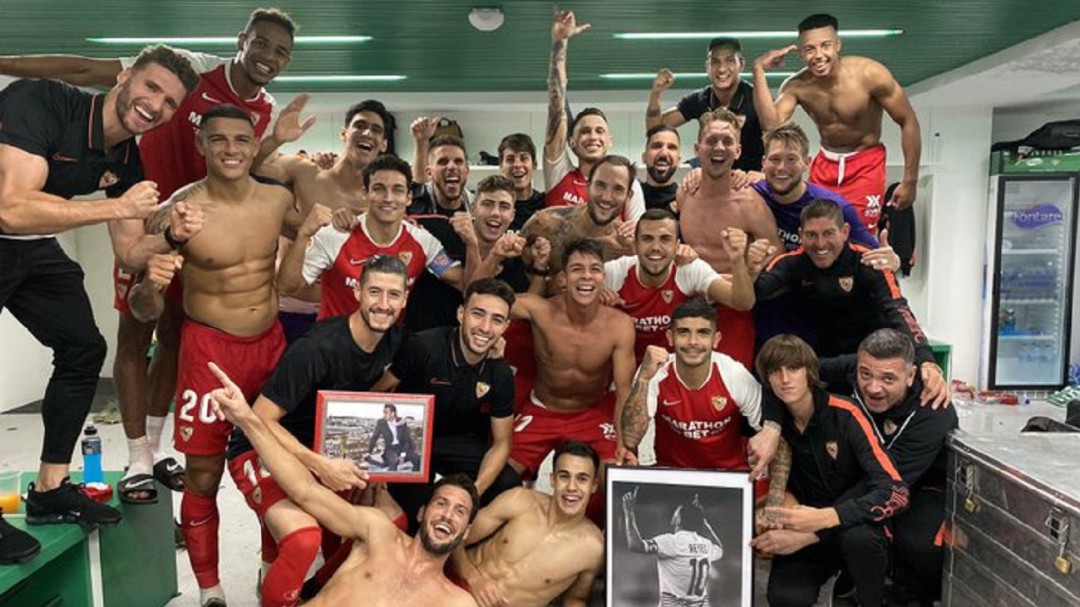 La celebración del Sevilla que recuerda a dos iconos históricos del club