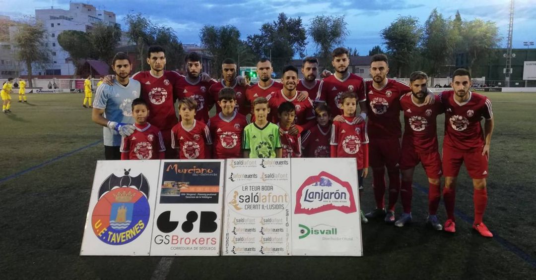 Foto del Tavernes antes del partido frente al Dénia Foto del Tavernes antes del partido frente al Dénia