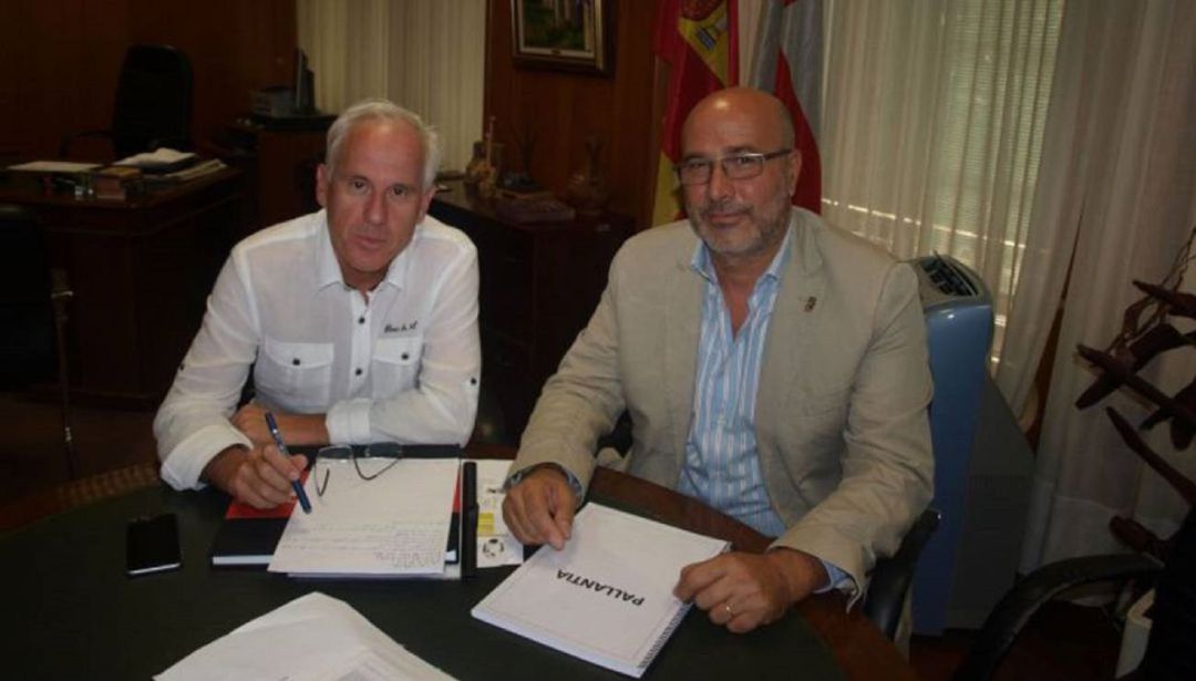 El alcalde de Carrión de los Condes (Palencia), en la foto a la derecha, confía en que parte de Las Edades del Hombre recalen en su localidad en 2021 El alcalde de Carrión de los Condes (Palencia), en la foto a la derecha, confía en que parte de Las Edades del Hombre recalen en su localidad en 2021