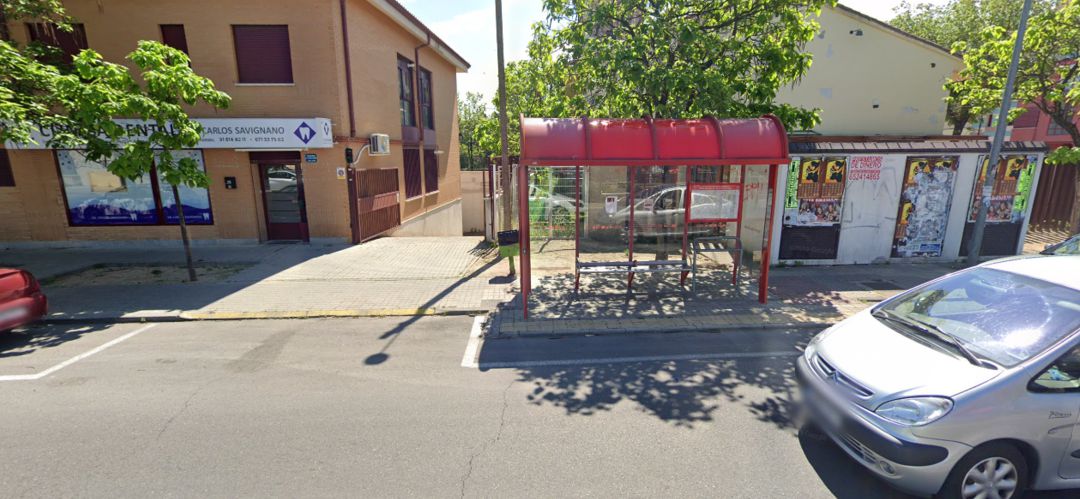 Una de las marquesinas de autobús en Griñón Una de las marquesinas de autobús en Griñón