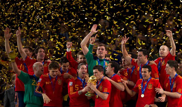 Villa besando la copa del mundo. Villa besando la copa del mundo.
