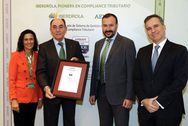 El presidente de Iberdrola, Ignacio Sánchez Galán, recibe certificado AENOR 'Compliance' Tributario para el grupo energético. El presidente de Iberdrola, Ignacio Sánchez Galán, recibe certificado AENOR 'Compliance' Tributario para el grupo energético.