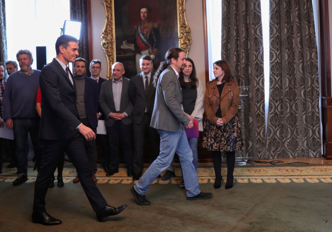 Un Gobierno con 3 vicepresidencias y 3 ministerios para Podemos: lo que se sabe de la coalición rojivioleta