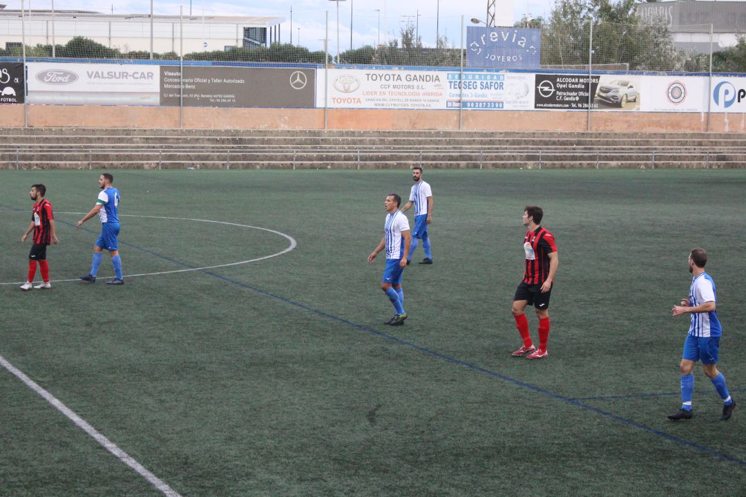 Momento del partido del CF Gandia frente al Atlétic Muro Momento del partido del CF Gandia frente al Atlétic Muro