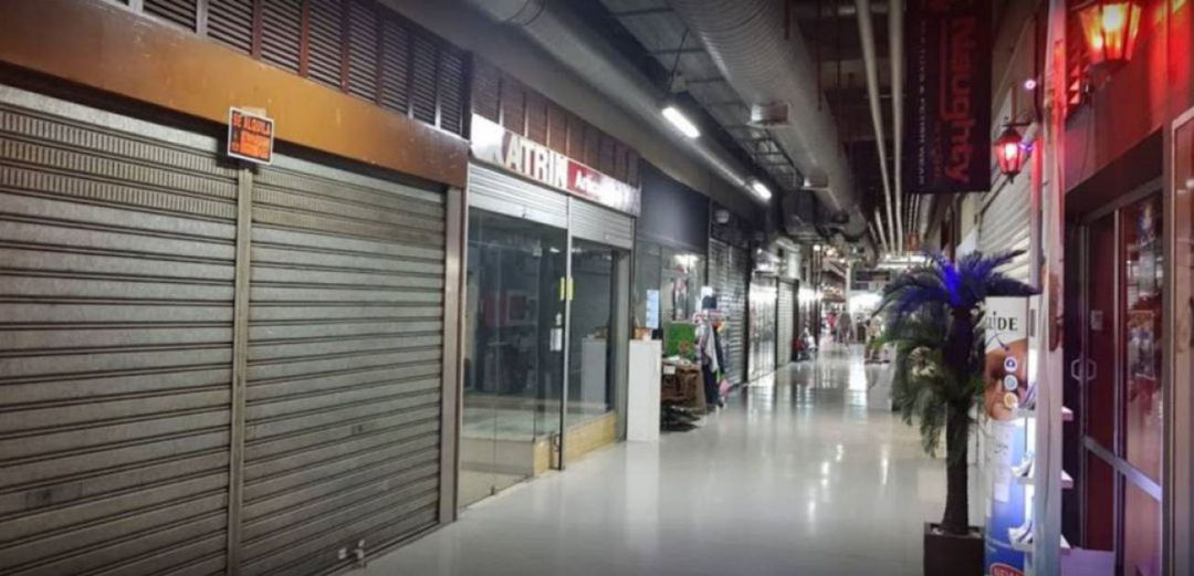 Cort inicia el desahucio en los últimos locales de las galerías de Plaza Mayor Cort inicia el desahucio en los últimos locales de las galerías de Plaza Mayor