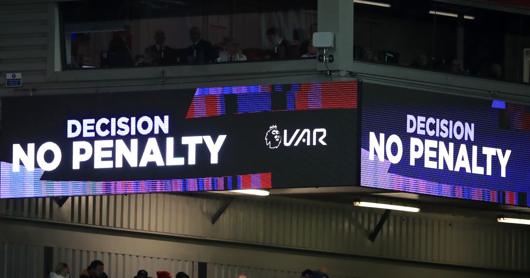 La Premier League se compromete a mejorar el VAR sólo tres meses después de introducirlo La Premier League se compromete a mejorar el VAR sólo tres meses después de introducirlo