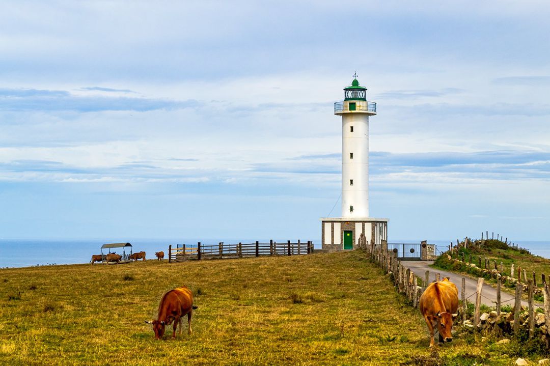Faro de Luces, en Colunga Faro de Luces, en Colunga