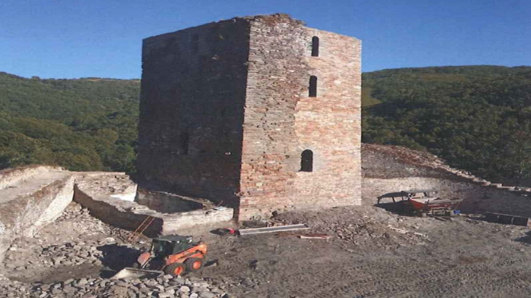 Comienza la construcción de la cubierta para el aljibe del castillo de Balboa
