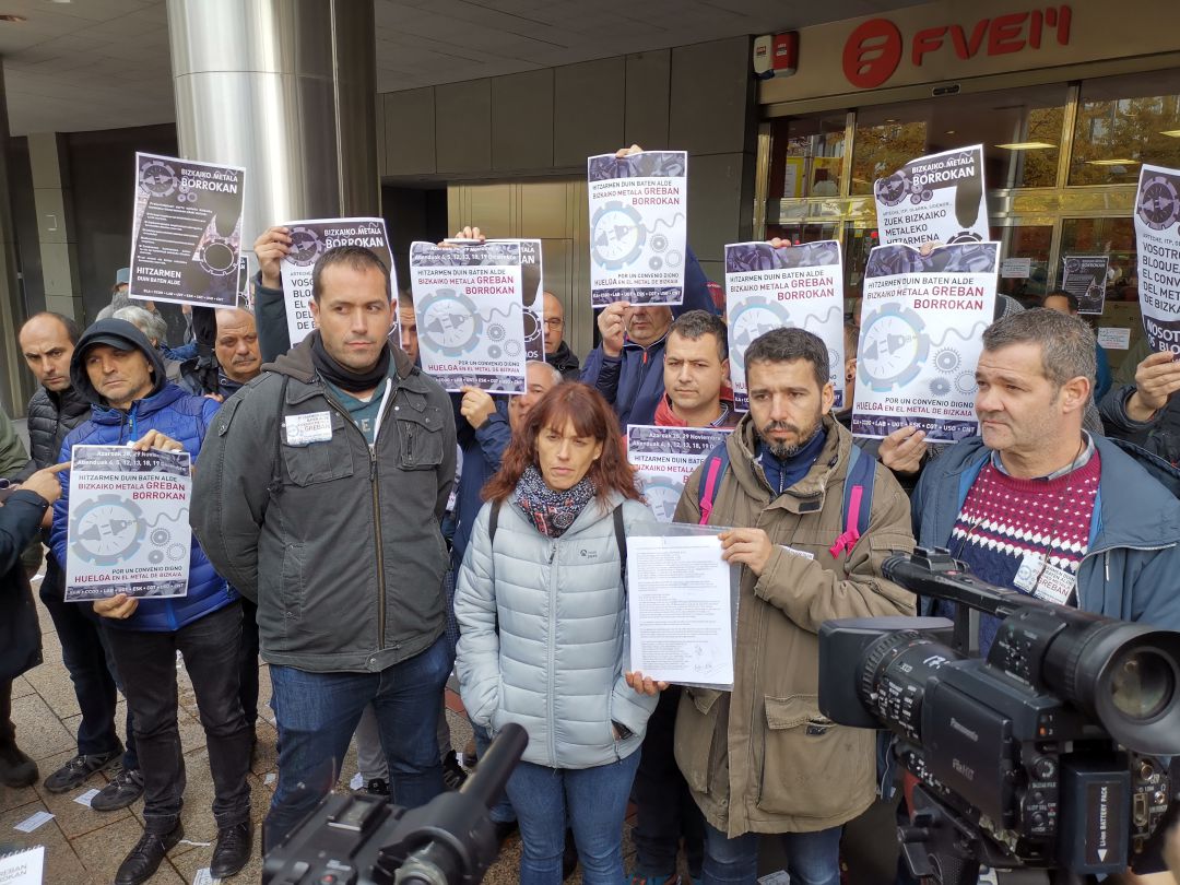 Los sindicatos convocan ocho jornadas mas de huelga en el metal Los sindicatos convocan ocho jornadas mas de huelga en el metal