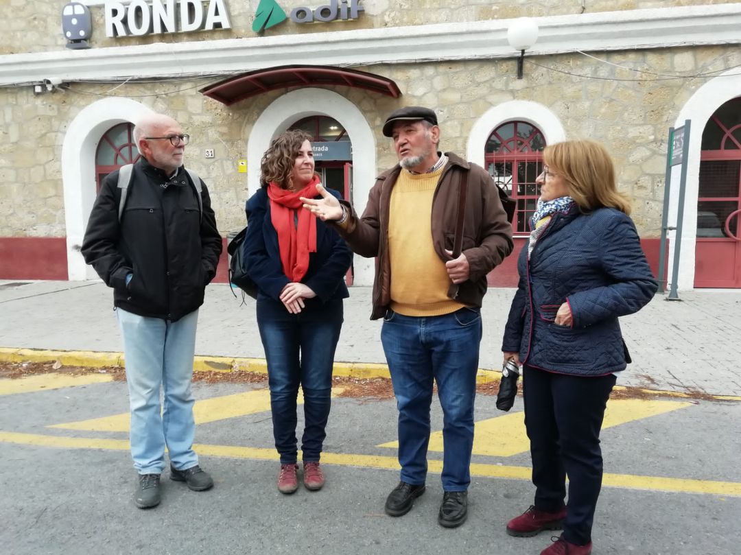 Representantes de los colectivos implicados en la iniciativa han presentado la 'Ruta Romántica' Representantes de los colectivos implicados en la iniciativa han presentado la 'Ruta Romántica'