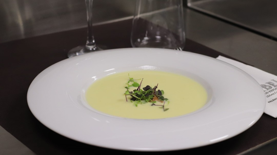Crema de puerro con brandada de bacalao
