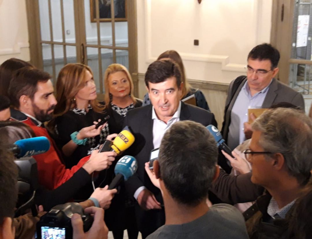 Ciudadanos denunciará al alcalde de València por presunto tráfico de influencias por la contratación del despacho de su cuñado en la EMT Ciudadanos denunciará al alcalde de València por presunto tráfico de influencias por la contratación del despacho de su cuñado en la EMT
