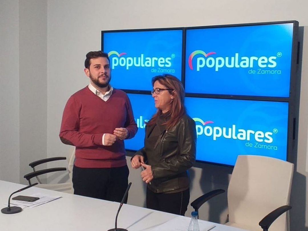 Los concejales populares Víctor López de la Parte y Mayte Martín Pozo Los concejales populares Víctor López de la Parte y Mayte Martín Pozo