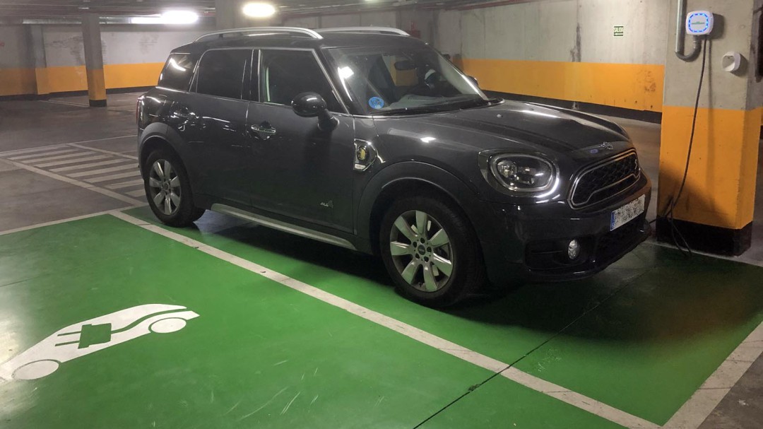 Nuevos puntos de recarga para coches eléctricos en Paracuellos