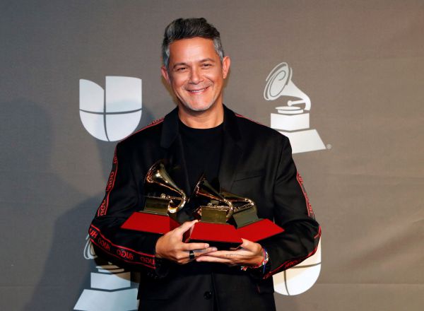 Las Vegas (United States), 15/11/2019.- Alejandro Sanz poses with the Best Record of the Year, Long Form Music Video, and Pop Song awards in the press room during the 20th annual Latin Grammy Awards ceremony at the MGM Grand Garden Arena in Las Vegas, Nevada, USA, 14 November 2019. The Latin Grammys recognize artistic and/or technical achievement, not sales figures or chart positions, and the winners are determined by the votes of their peers - the qualified voting members of the Latin Recording Academy. (Estados Unidos) EFE/EPA/NINA PROMMER