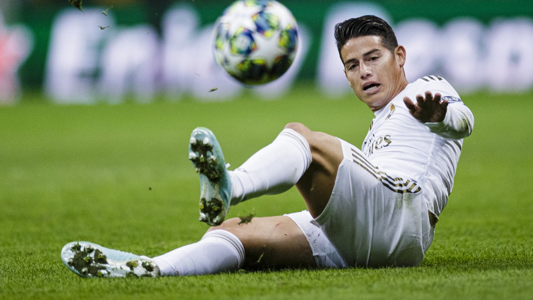 James sufre una distensión en su rodilla izquierda