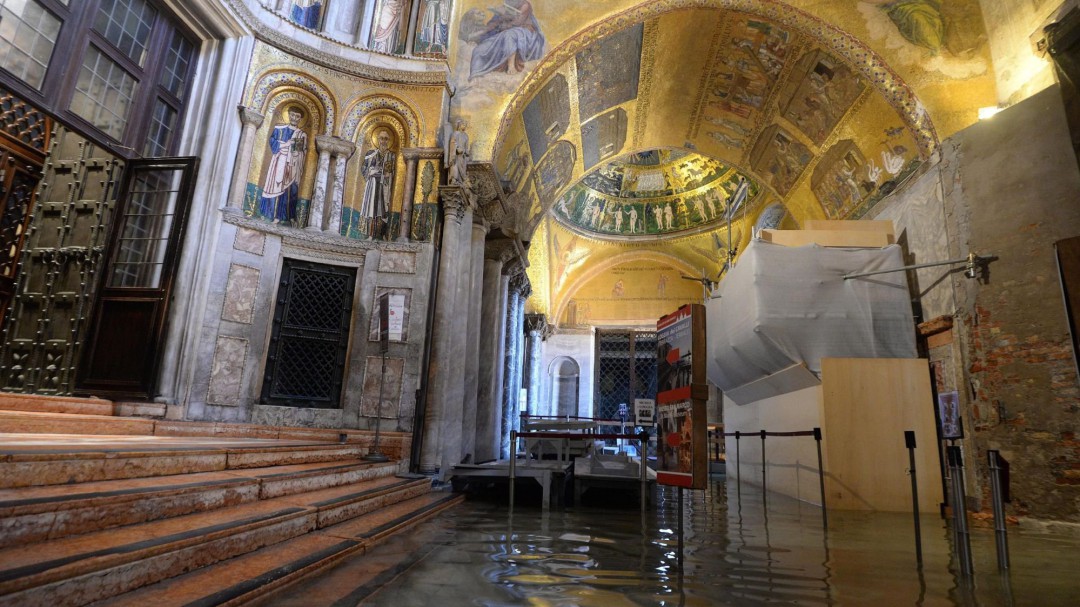 Estado de emergencia en Venecia: el "agua alta" no da tregua y se teme otra subida