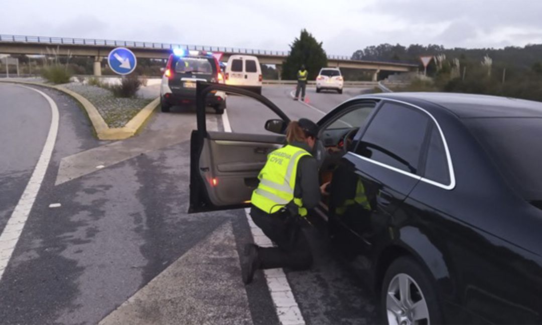 La Guardia Civil detiene a dos vecinos de O Grove con 350 dosis de heroína La Guardia Civil detiene a dos vecinos de O Grove con 350 dosis de heroína