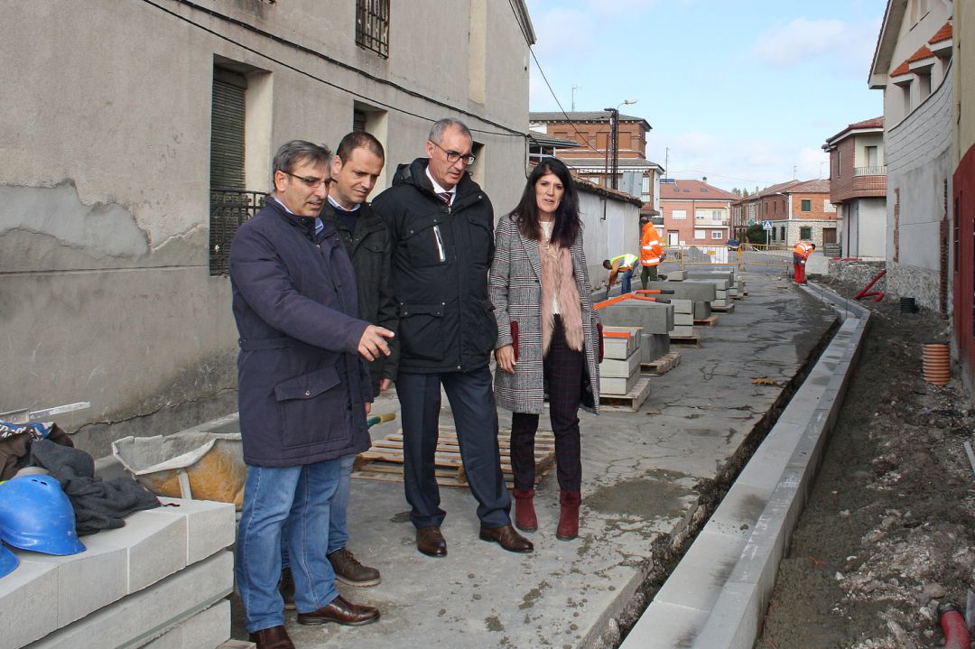 El delegado territorial de la Junta, junto al alcalde de la localidad y el viceconsejero de Infraestructuras visitan las obras de la CL-601 en Sanchonuño El delegado territorial de la Junta, junto al alcalde de la localidad y el viceconsejero de Infraestructuras visitan las obras de la CL-601 en Sanchonuño