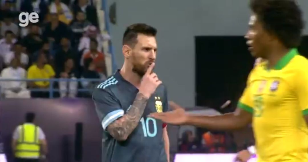 Leo Messi manda callar al banquillo brasileño Leo Messi manda callar al banquillo brasileño