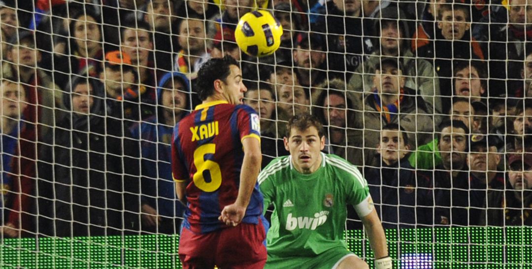 Casillas y Xavi, durante un Clásico en 2010 Casillas y Xavi, durante un Clásico en 2010