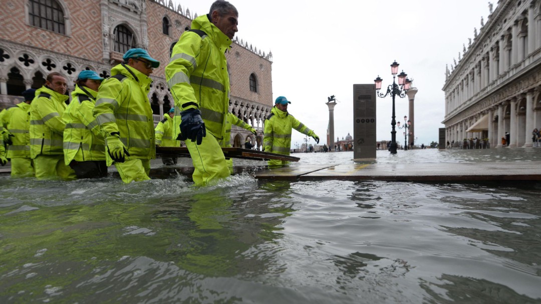 El agua empieza a descender en Venecia tras un nuevo día de inundaciones