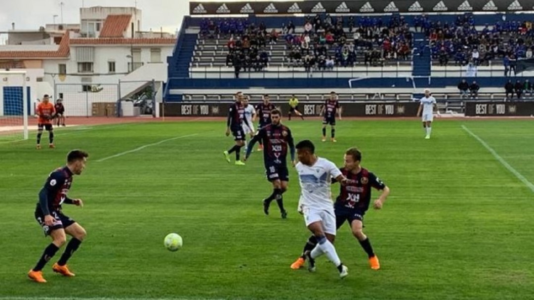 El Marbella noquea al Yeclano Deportivo en el último minuto