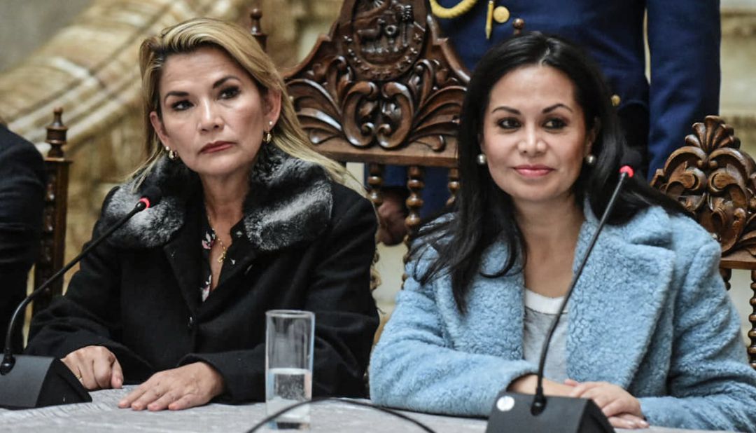 Jeanine Ánez y Roxana Lizarraga Jeanine Ánez y Roxana Lizarraga
