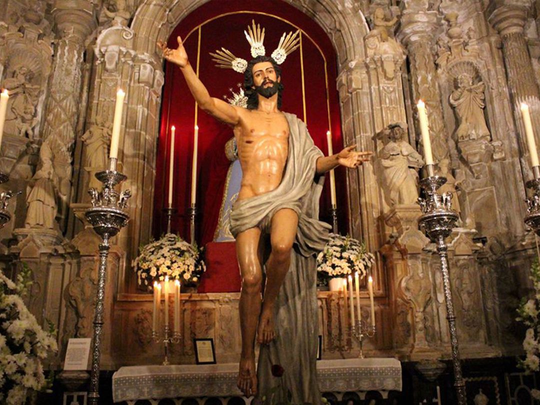 Besapiés al Señor de la Sagrada Resurrección Besapiés al Señor de la Sagrada Resurrección