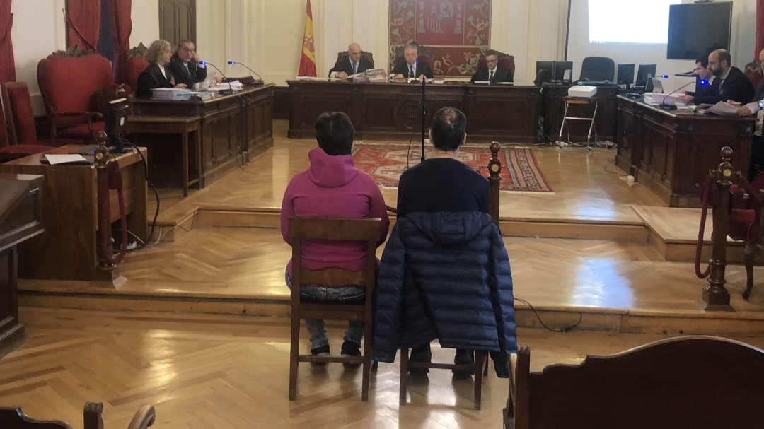 El Fiscal rebaja a 6 años la solicitud de penas para los acusados de fotografiar desnudas a varias menores