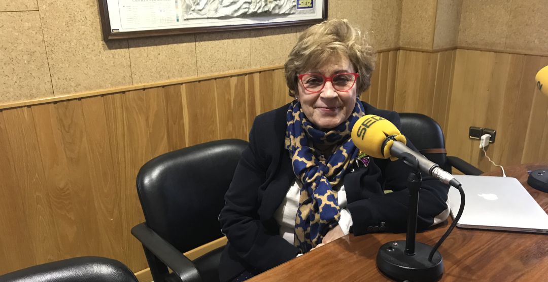 Mª Dolores Serrano en los estudios de SER Cuenca. Mª Dolores Serrano en los estudios de SER Cuenca.