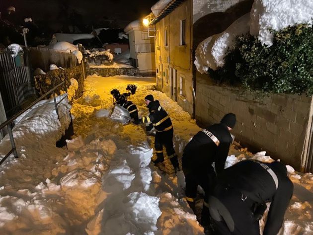 Miembros de la Unidad Militar de Emergencias durante los trabajos este fin de semana en Villablino y zonas aledañas. Miembros de la Unidad Militar de Emergencias durante los trabajos este fin de semana en Villablino y zonas aledañas.