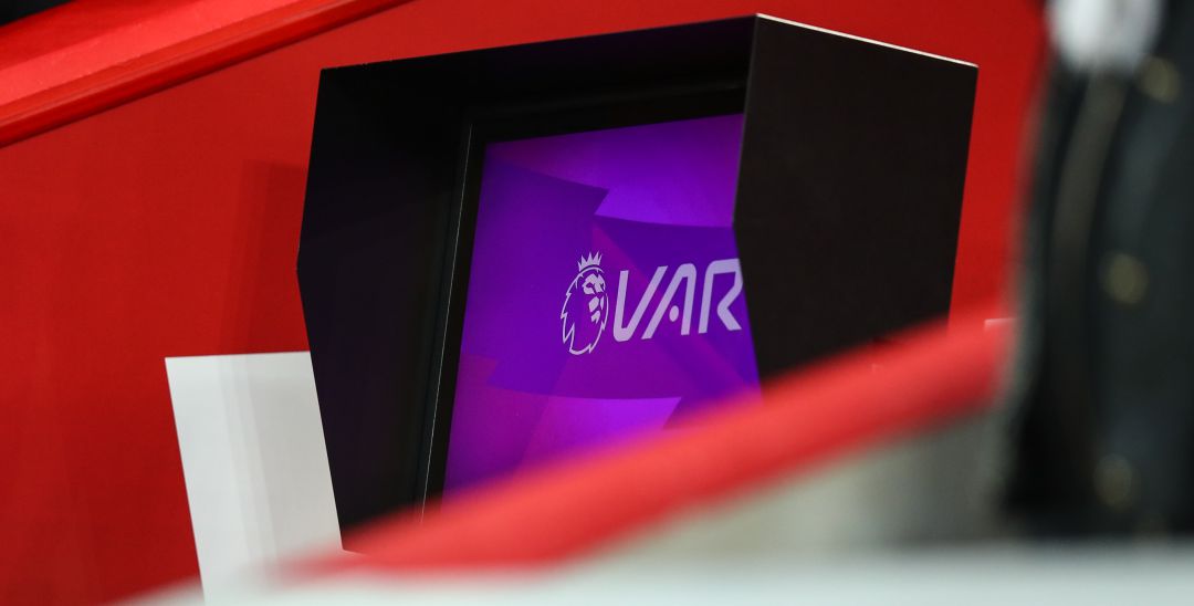Imagen de una pantalla del VAR en Inglaterra, en la Premier League Imagen de una pantalla del VAR en Inglaterra, en la Premier League