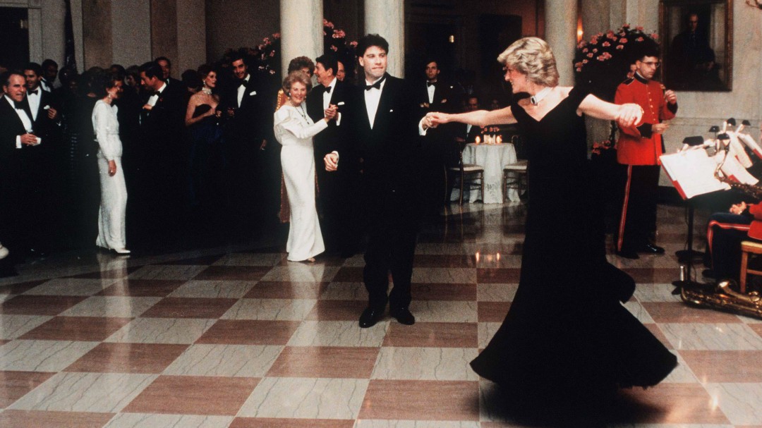 El vestido con el que Lady Di bailó con John Travolta, a subasta