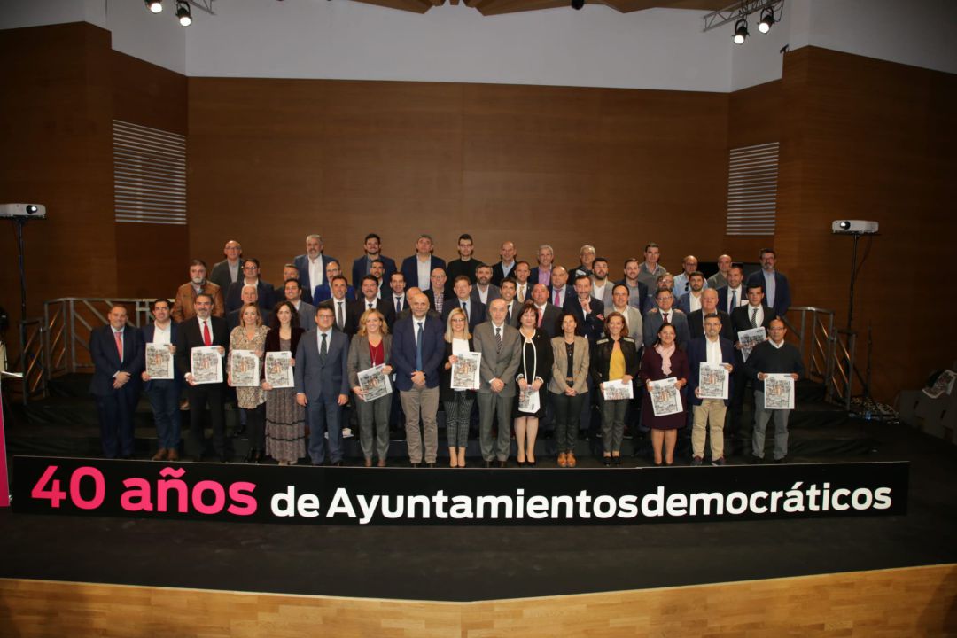 El president de la Generalitat, Ximo Puig (c), ha puesto fin al acto de conmemoración de 40 Años de Ayuntamientos Democráticos, celebrado en el ADDA. El president de la Generalitat, Ximo Puig (c), ha puesto fin al acto de conmemoración de 40 Años de Ayuntamientos Democráticos, celebrado en el ADDA.
