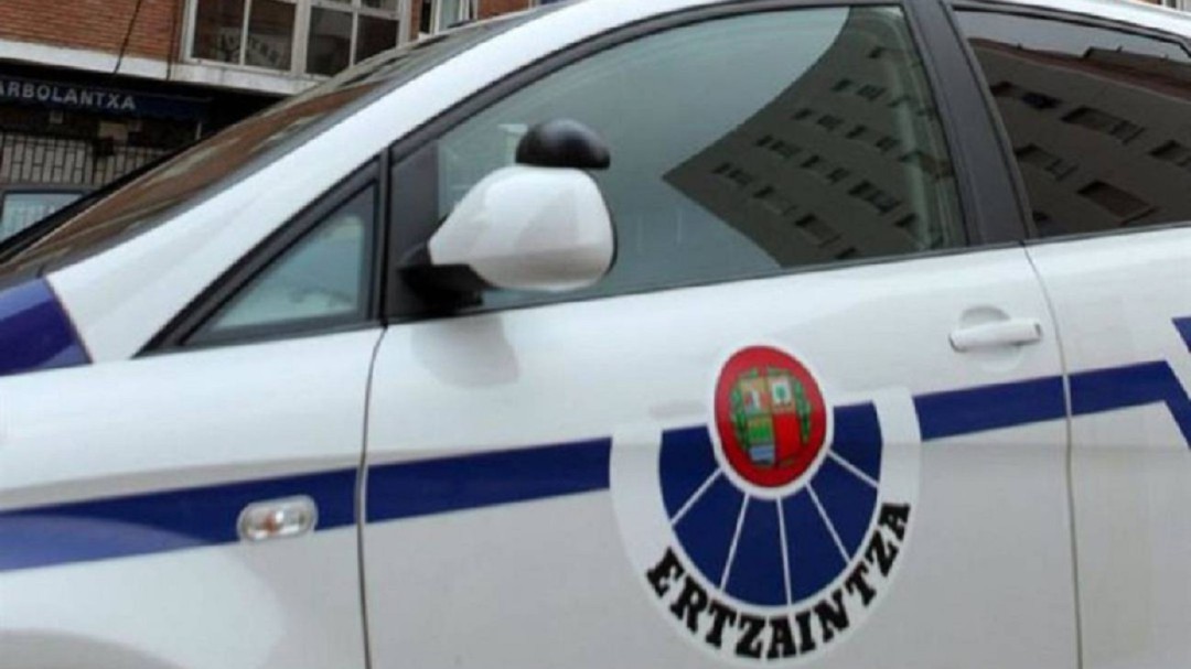 Detenido en Portugalete tras ser sorprendido robando una cesta de Navidad en una cafetería