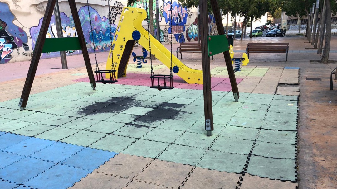 Ciudadanos denuncia el deterioro de las zonas infantiles de juego