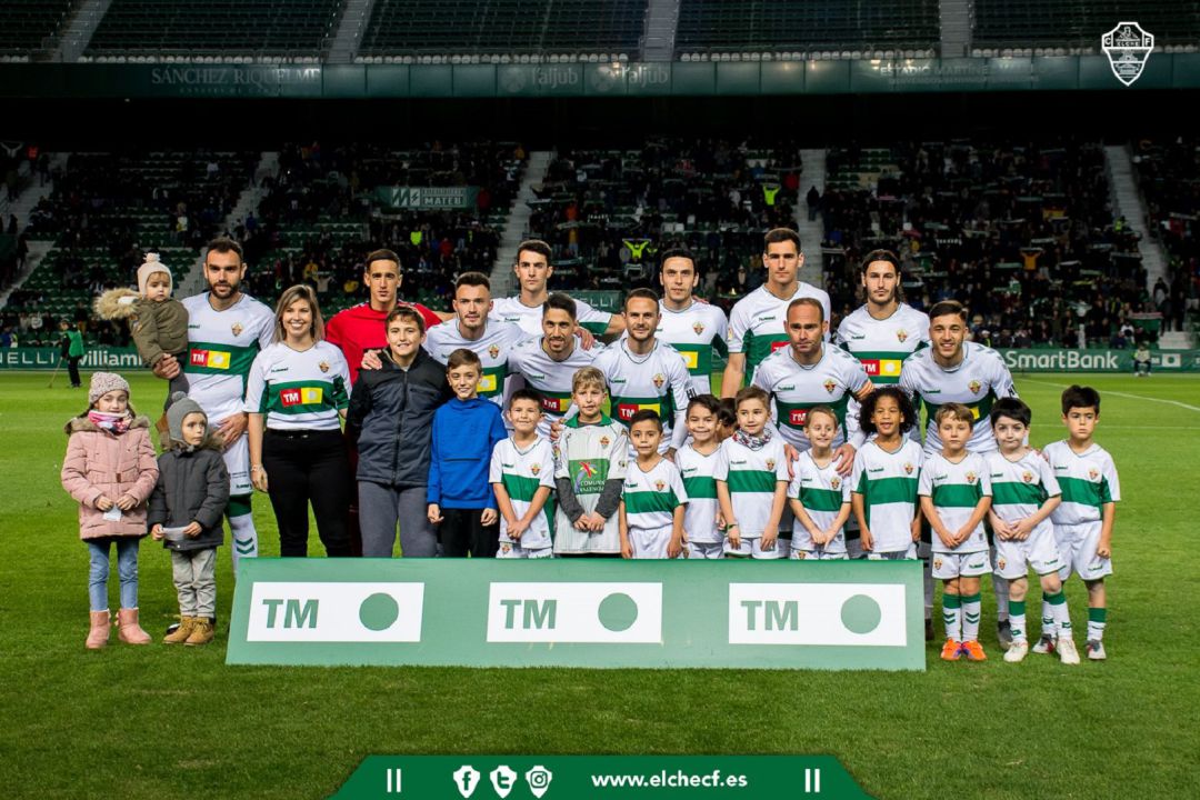 El Elche posa antes de su último partido en casa ante el Almería El Elche posa antes de su último partido en casa ante el Almería