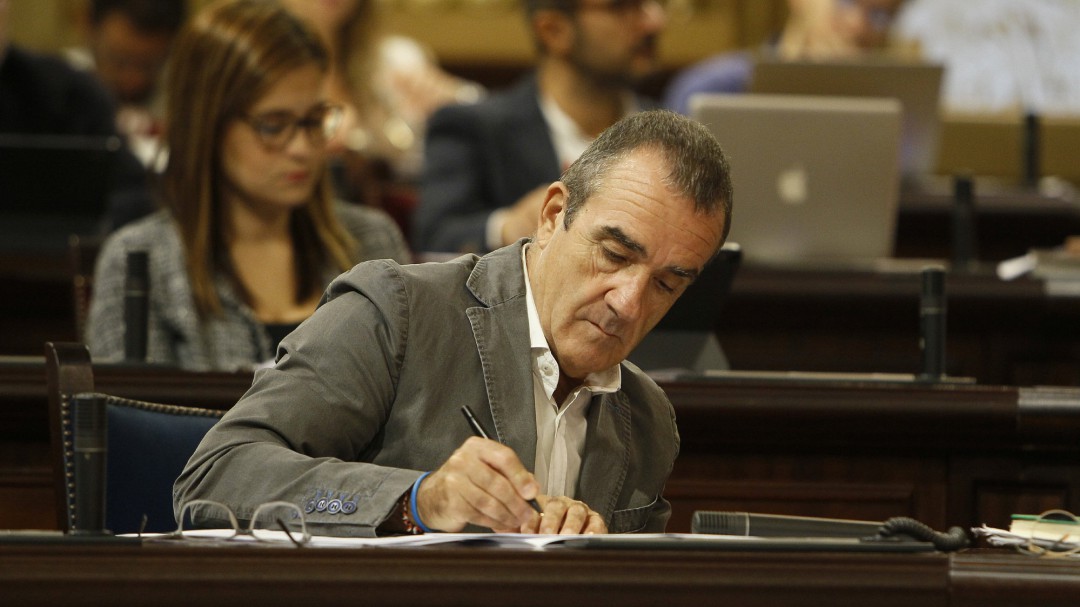 El Govern mantiene su objetivo de vetar los vehículos diésel en 2025