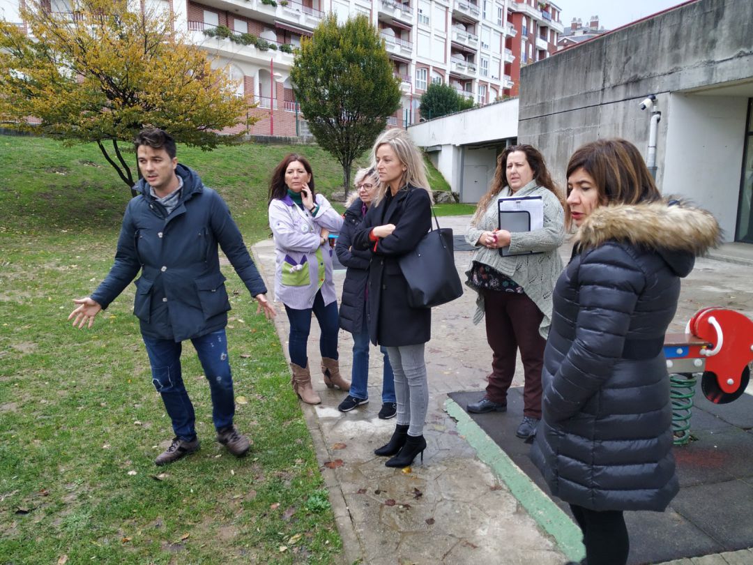 La alcaldesa, Susana Herrán, se reunió con la dirección del centro. La alcaldesa, Susana Herrán, se reunió con la dirección del centro.