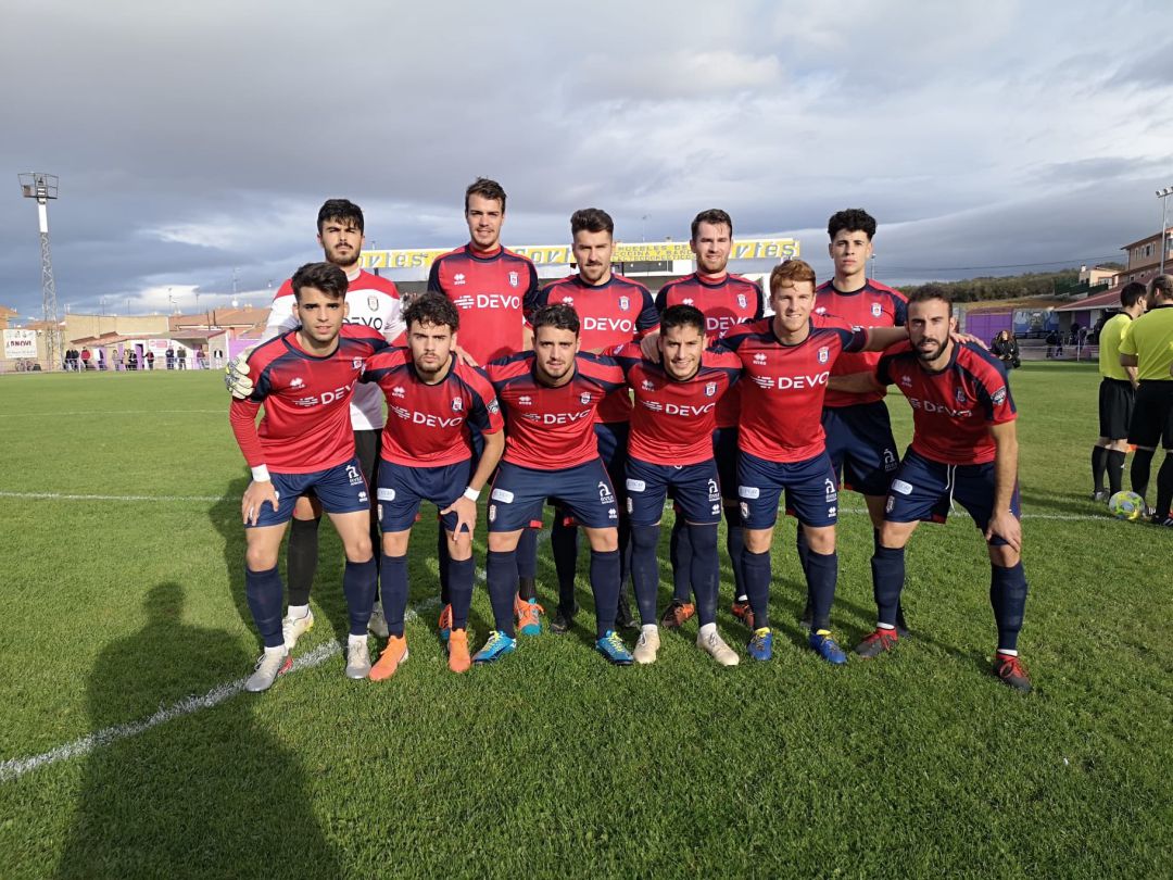 Uno de los onces iniciales de los encarnados en la presente temporada. Uno de los onces iniciales de los encarnados en la presente temporada.