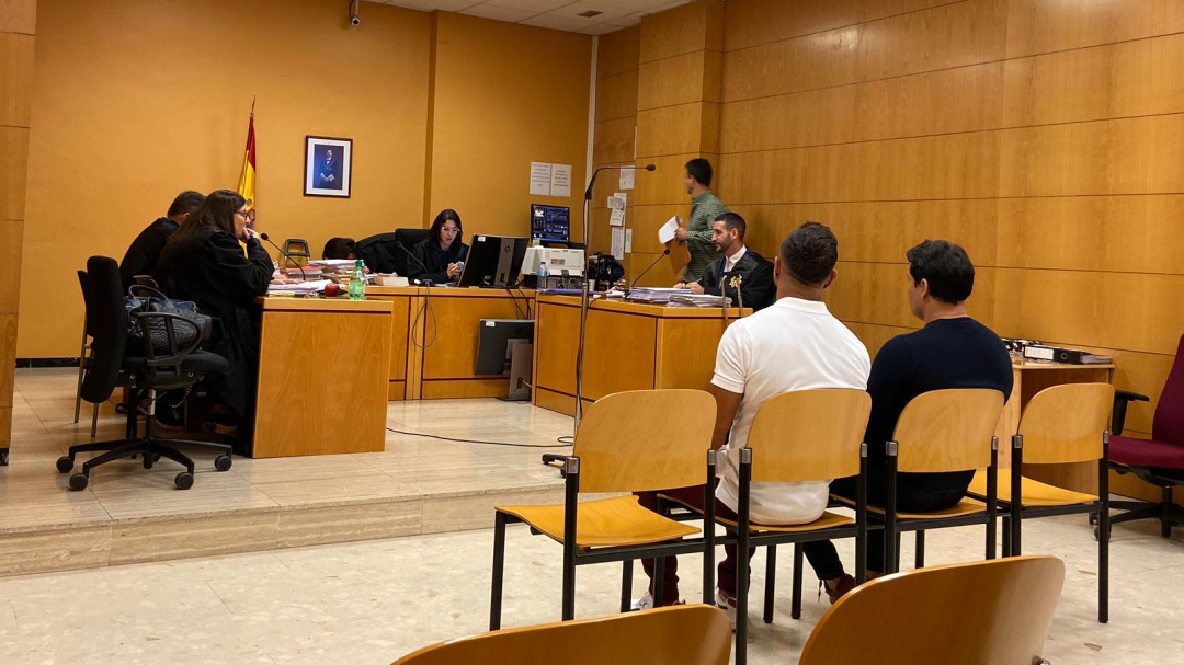 Manuel Artiles se sienta en el banquillo por un presunto fraude a la Seguridad Social