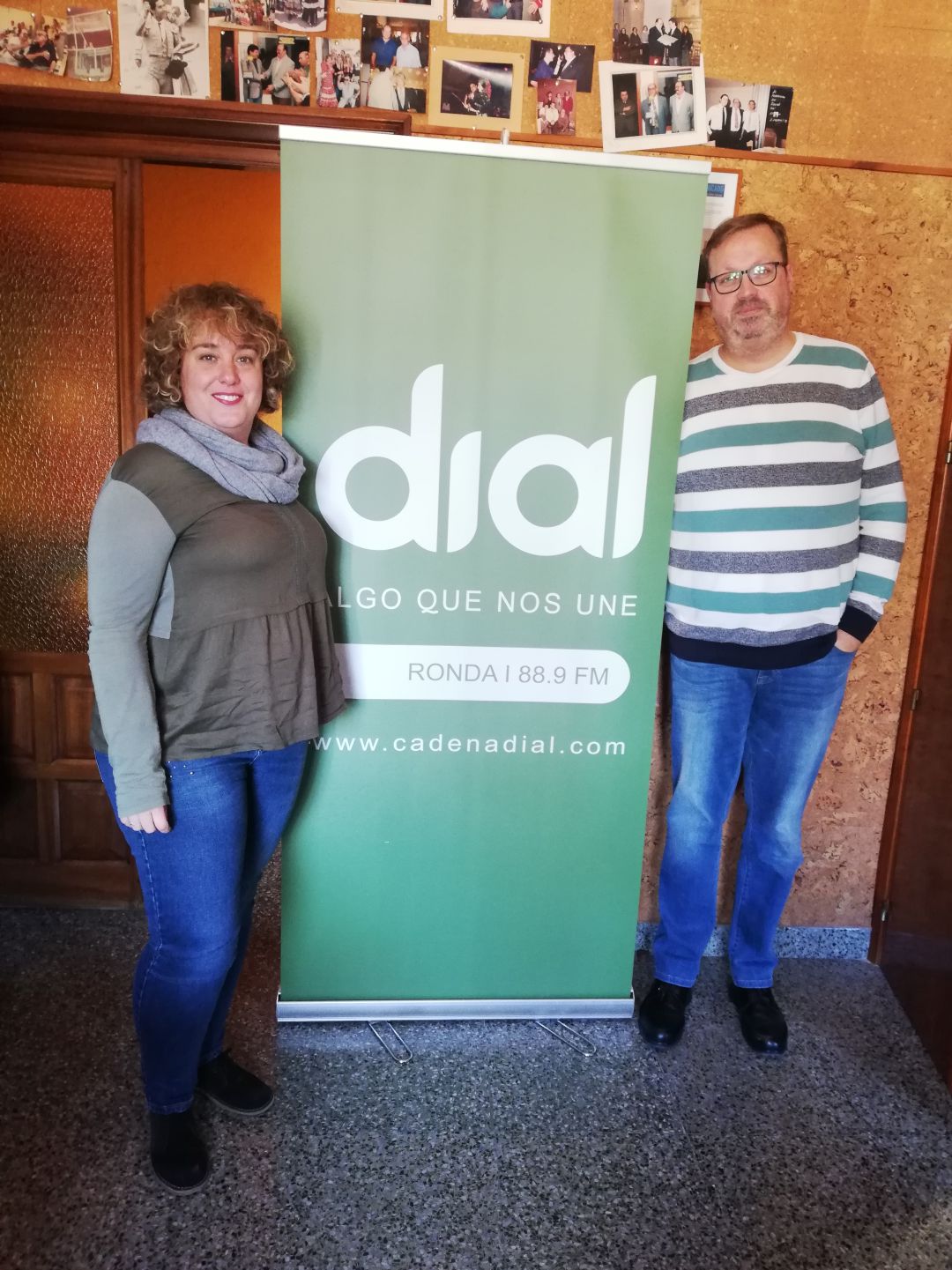 Ariadna Mateos junto al 'Dialero de Plata', Juan Miguel Aguilar en los estudios de la radio Ariadna Mateos junto al 'Dialero de Plata', Juan Miguel Aguilar en los estudios de la radio