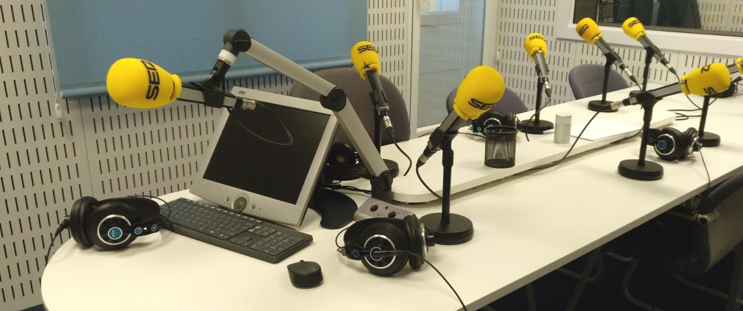 Estudio central de Radio Coruña Cadena SER Estudio central de Radio Coruña Cadena SER