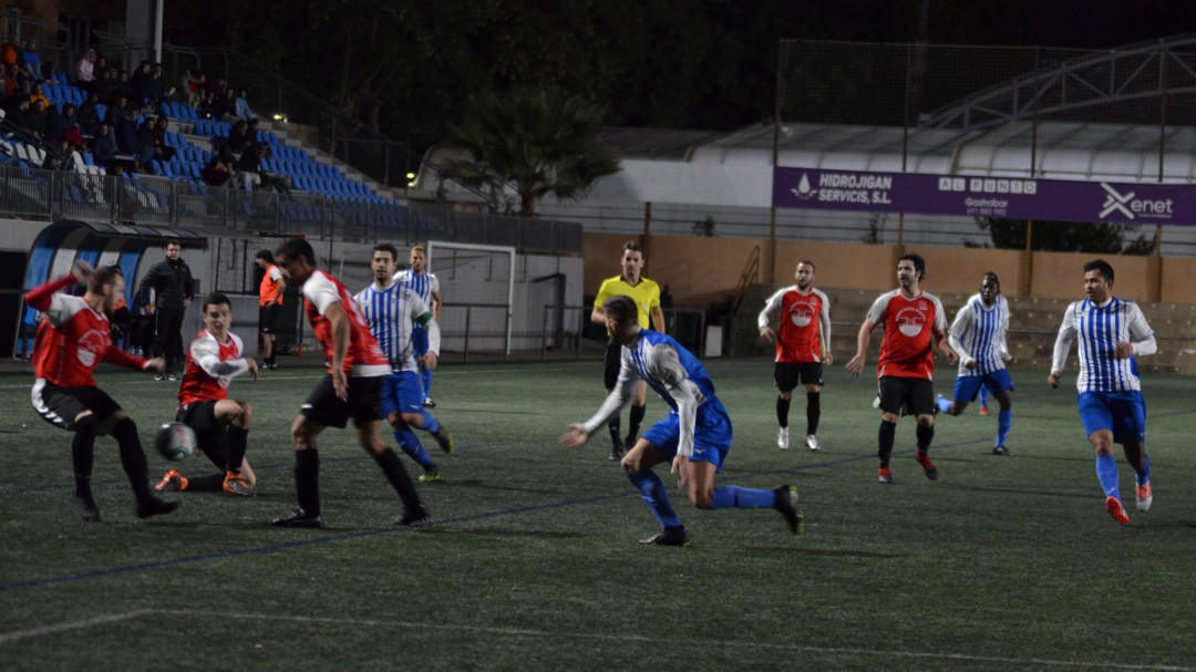 Empate en el derbi comarcal entre CF Gandia y Xeraco que permite el nuevo liderato del Oliva