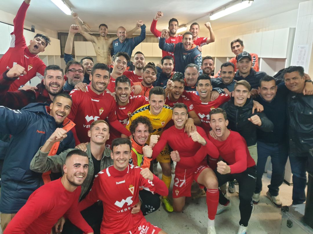 La plantilla del Real Murcia celebra el pase a la final de la Copa Federación La plantilla del Real Murcia celebra el pase a la final de la Copa Federación