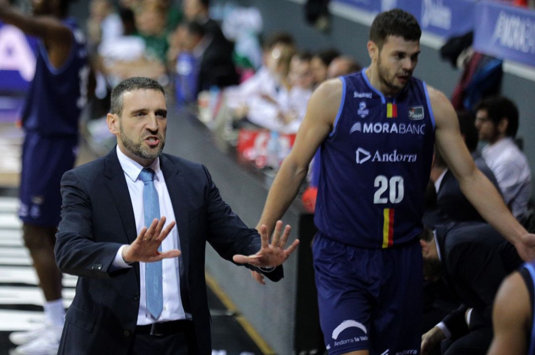 El tècnic del Morabanc Andorra, Ibon Navarro, vol segellar avui el passi al Top16 de l'Eurocup contra el Virtus de Bolonya. El tècnic del Morabanc Andorra, Ibon Navarro, vol segellar avui el passi al Top16 de l'Eurocup contra el Virtus de Bolonya.
